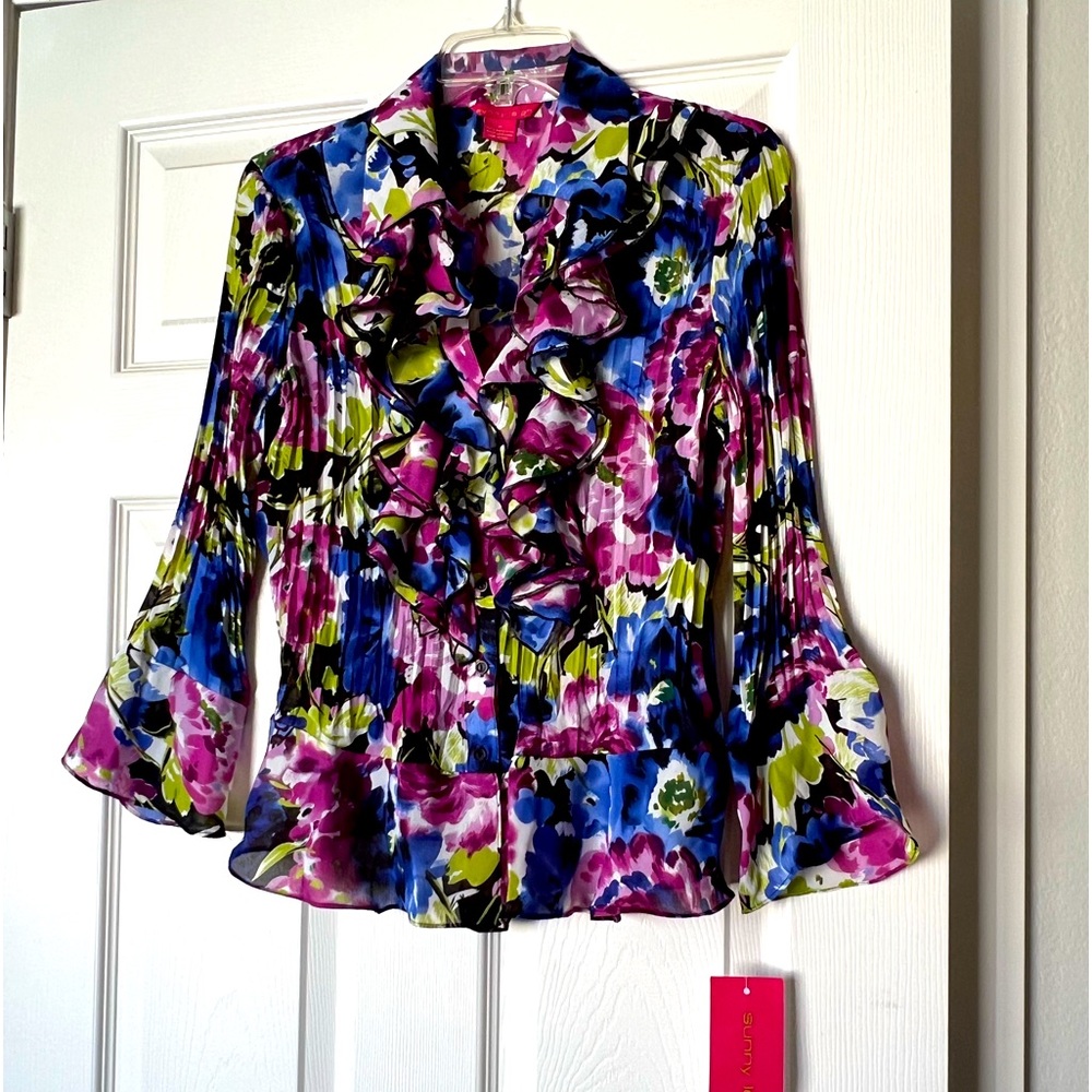 NWT. Sunny Leigh Ruffle, 3/4 Sleeve, blue/multi-colored Blouse. Size Medium.